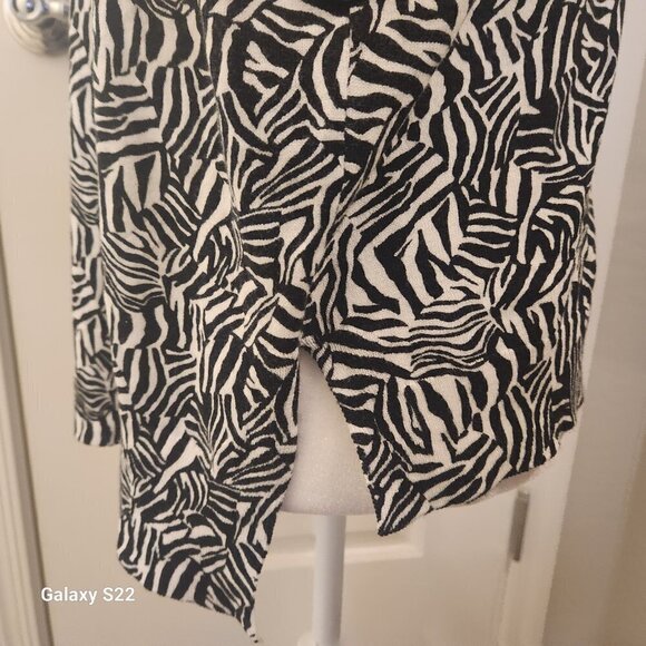 Michael Kors V-neck High Low Print Sweater. NWT. Size Large - Picture 9 of 12